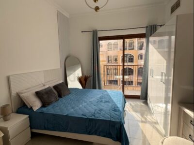 New Ladies home . 2 tenants in the entire house. behind the main mall. Read description please