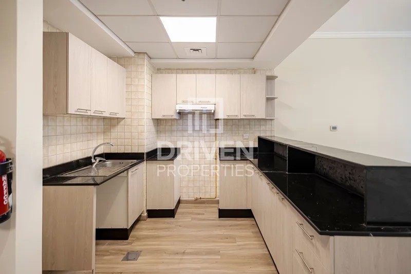 Upgraded 1 BR Unit | Prime Location in Marina Dubai @ 100000