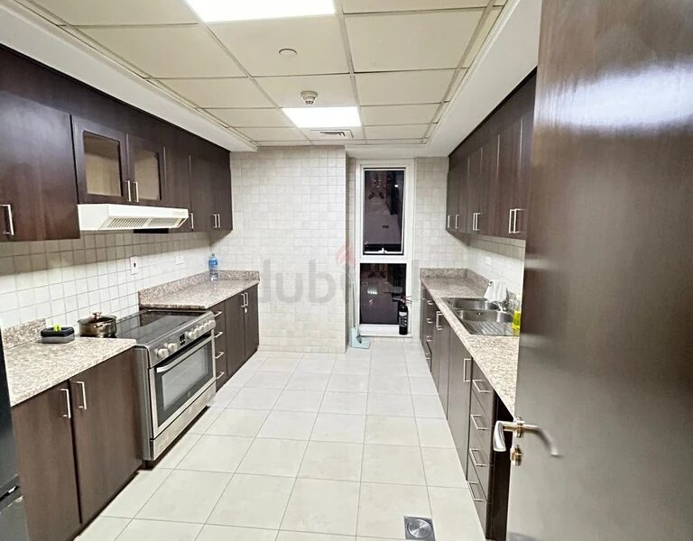Amazing small room without window in business bay @ 2500