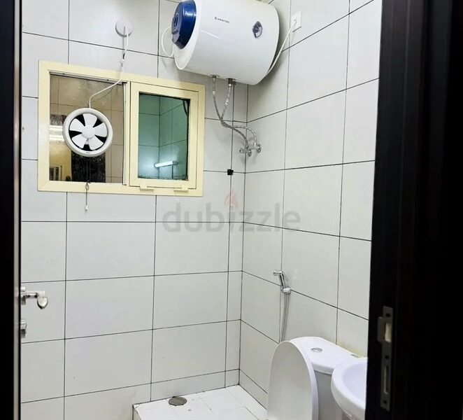 Rooms available for Indian Males in Bur Dubai @ 3300
