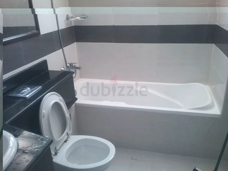 bed space available in Burjuman Bur Dubai @ 600