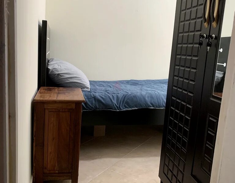 Room partition for Rent for males in Jumeirah Lake Towers @ 1900
