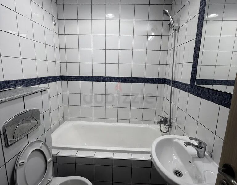 Executive Rooms for Girls or Couple in Bur Dubai @ 3500