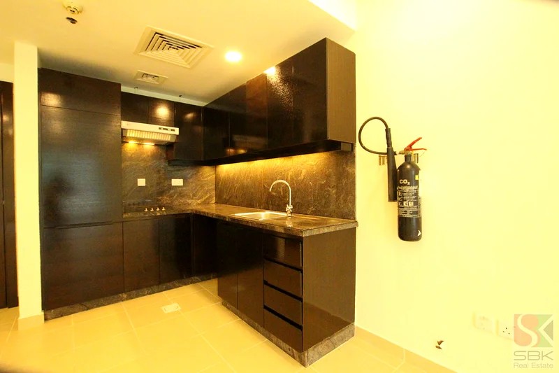 Canal view 1 BHK apartment in Dubai Marina @ 70000