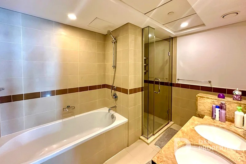 One Bedroom Apartment for rent in Downtown dubai @ 120000