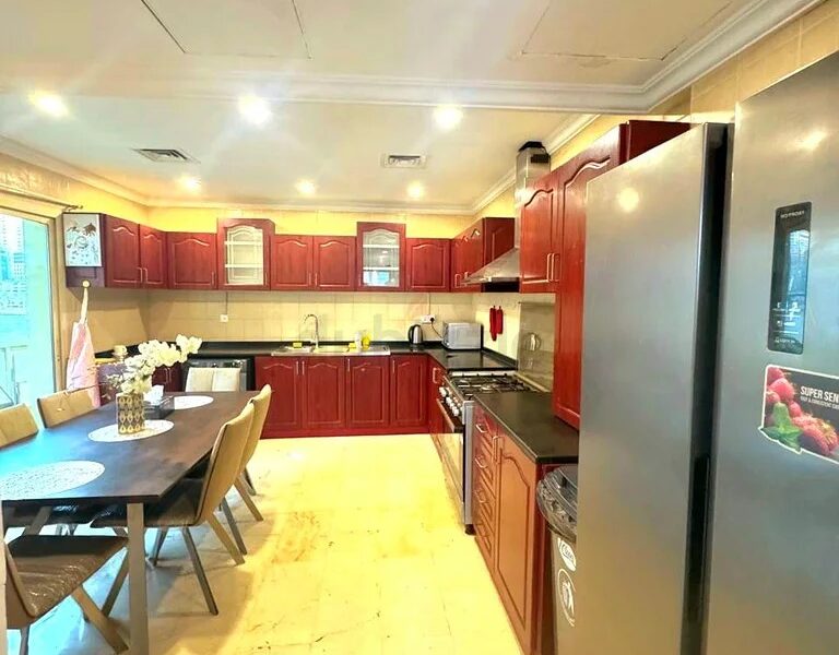 Ladies Room for rent in Dubai marina