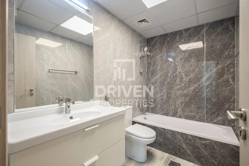 one bedroom Apartment for rent in Downtown Dubai @ 90000