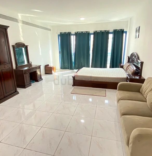 Spacious Room for rent in Bur Dubai @ 4500