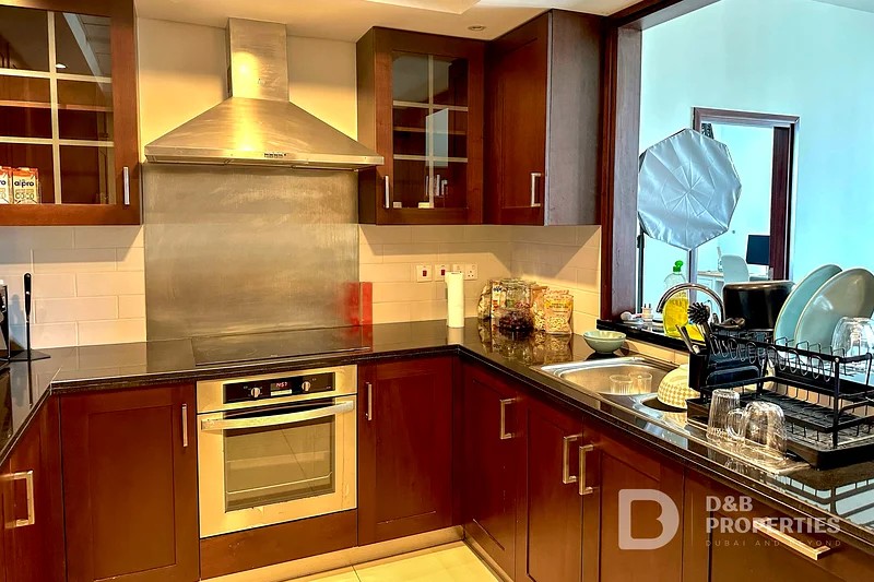 One Bedroom Apartment for rent in Downtown dubai @ 120000