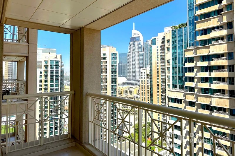 One Bedroom Apartment for rent in Downtown dubai @ 120000