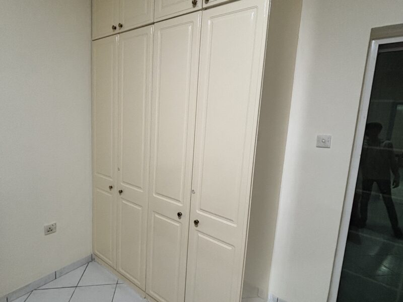 Spacious Master bedroom for rent in Bur Dubai @ 4000