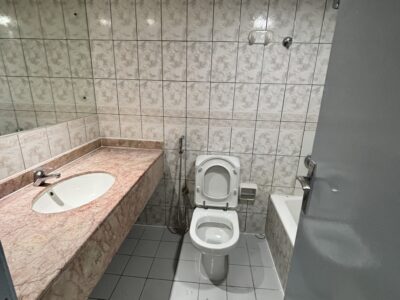 Spacious Master bedroom for rent in Bur Dubai @ 4000