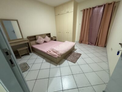Spacious Master bedroom for rent in Bur Dubai @ 4000