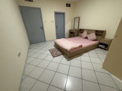 Spacious Master bedroom for rent in Bur Dubai @ 4000