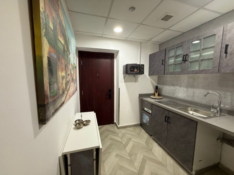 FULLY FURNISHED APARTMENT IN THE HEART OF JBR