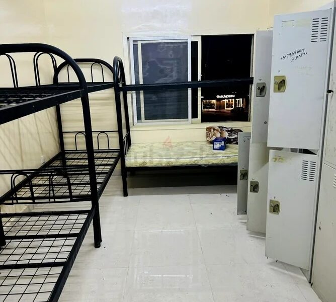 Rooms available for Indian Males in Bur Dubai @ 3300