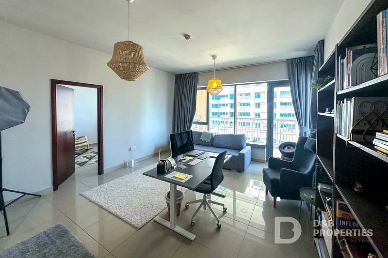 One Bedroom Apartment for rent in Downtown dubai @ 120000
