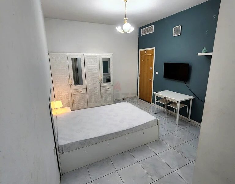 Executive Bedroom for rent in Al Mankhool Bur Dubai