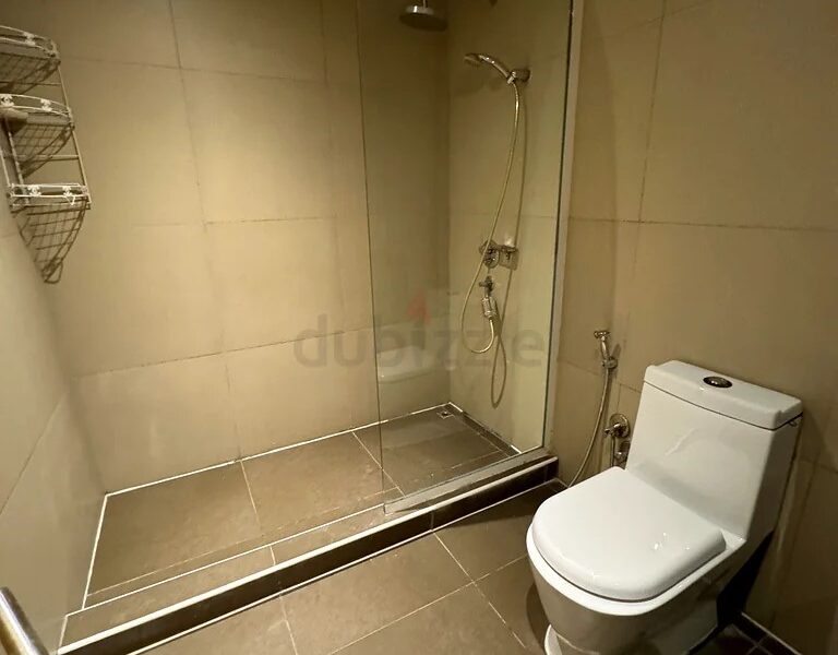 Cozy private room with balcony for female in JVC