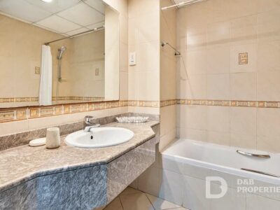 1 BR Apt Marina View | Large Balcony | Bright and Spacious