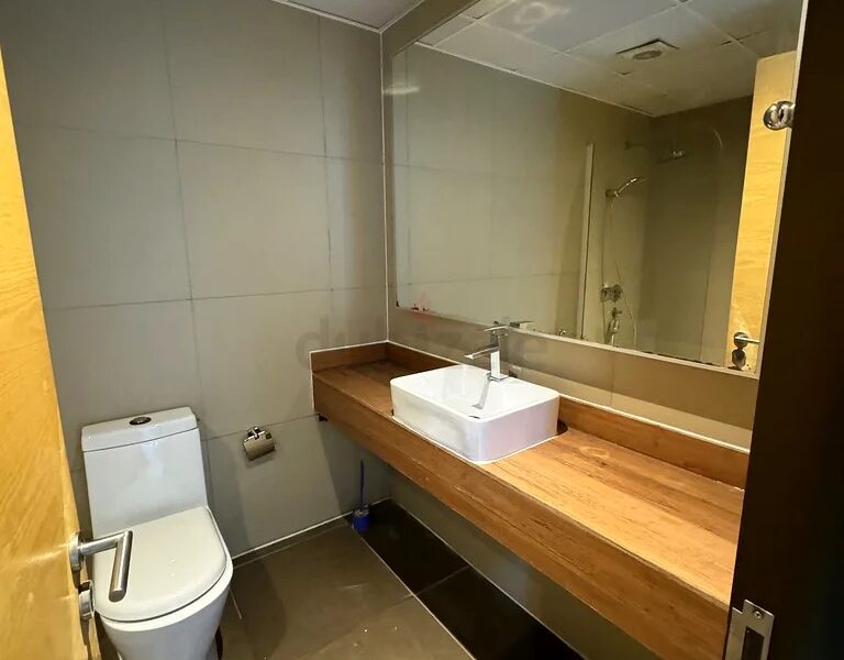 Cozy private room with balcony for female in JVC