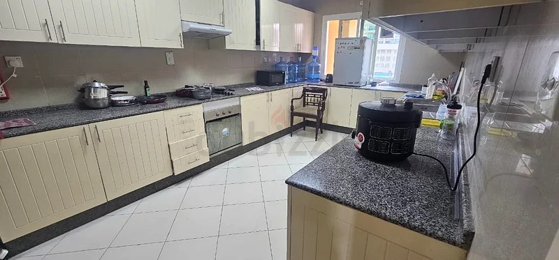 Executive Bed Space close to Insurance Market.ae