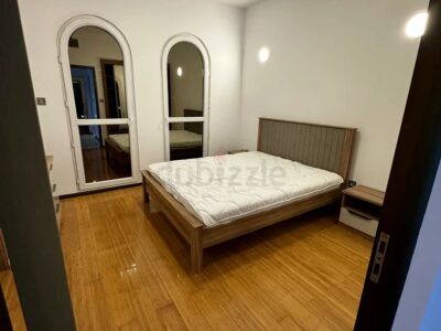 Cozy private room with balcony for female in JVC
