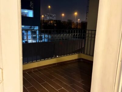 Spacious private room with balcony for Single Female in JVC