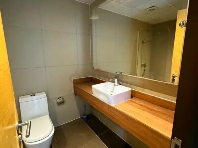 Spacious private room with balcony for Single Female in JVC