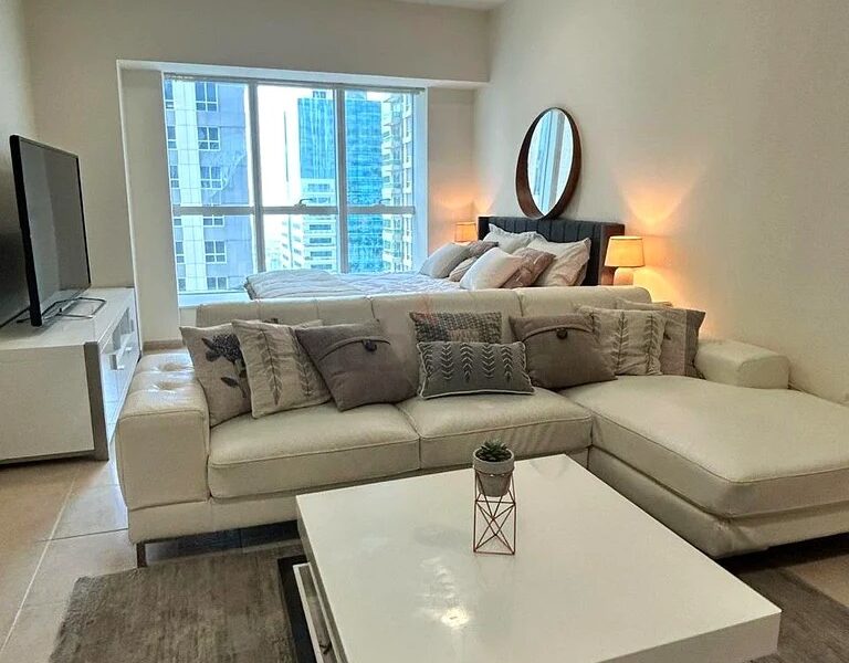 Luxury master bedroom room marina